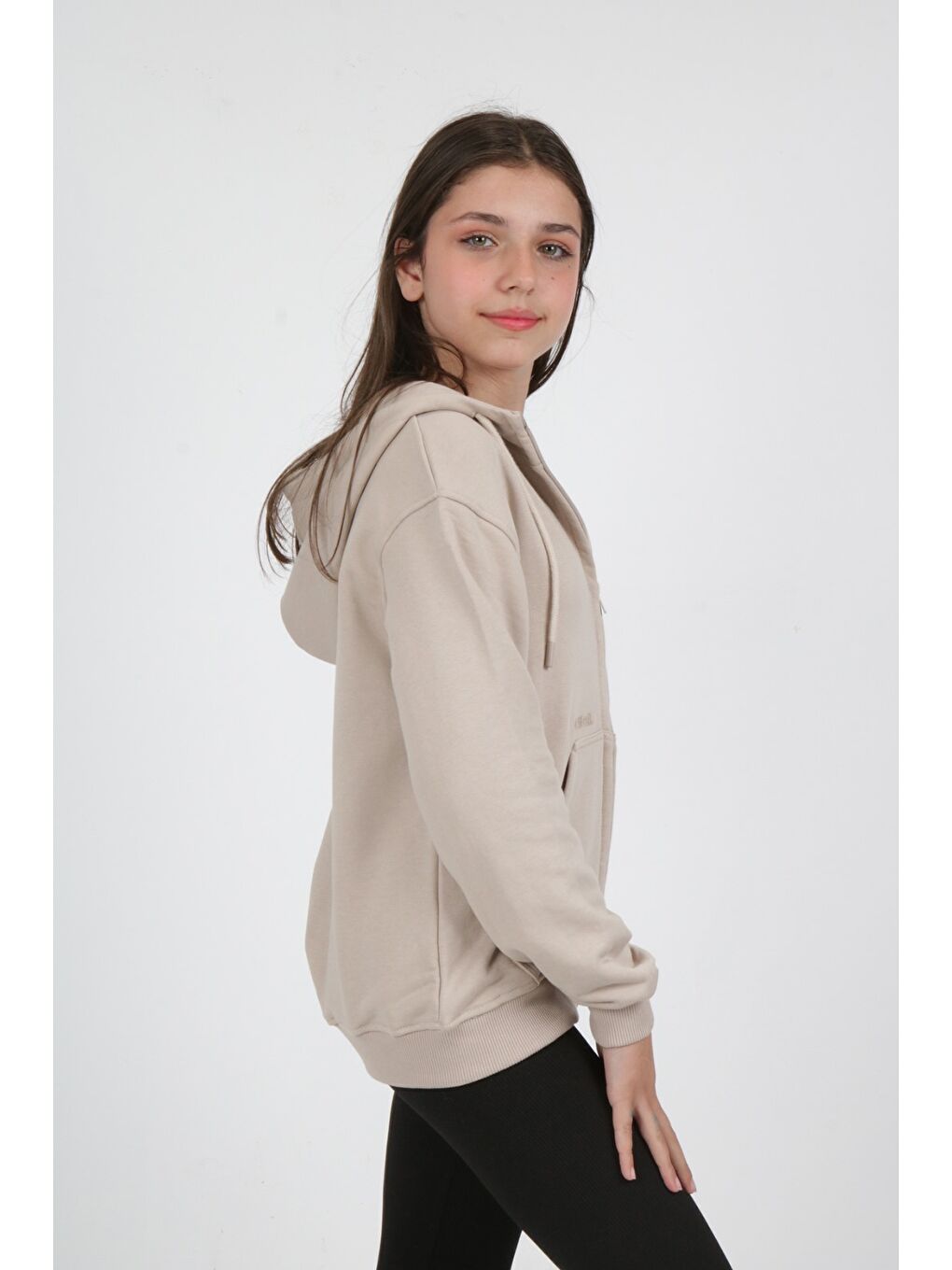 Bej Kız Çocuk Nakışlı Hırka