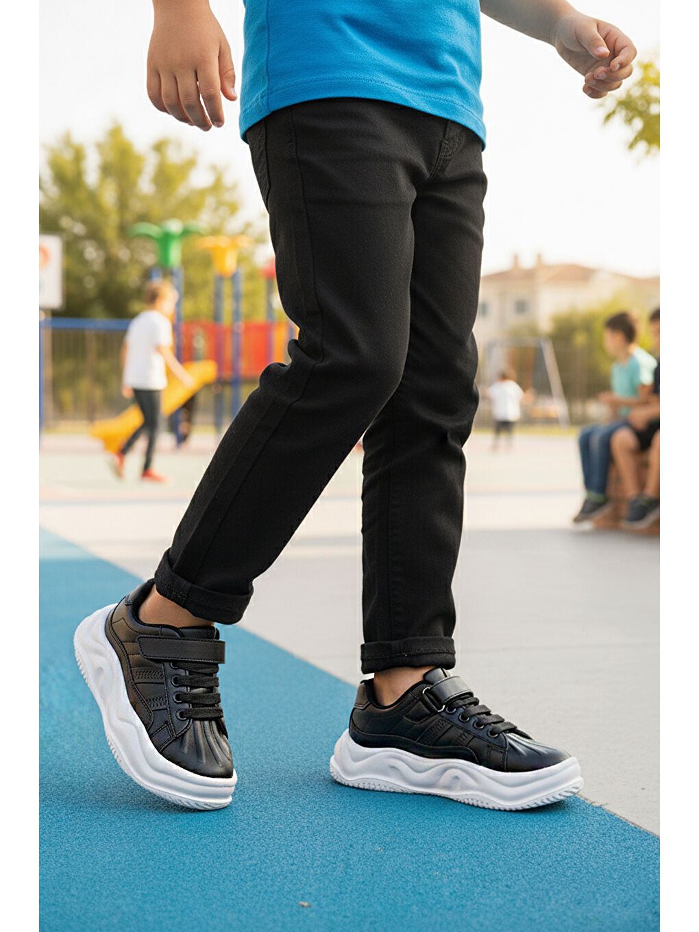 Siyah Beyaz Cırtlı Hafif Esnek Erkek Çocuk Spor Ayakkabı 2033 F-2