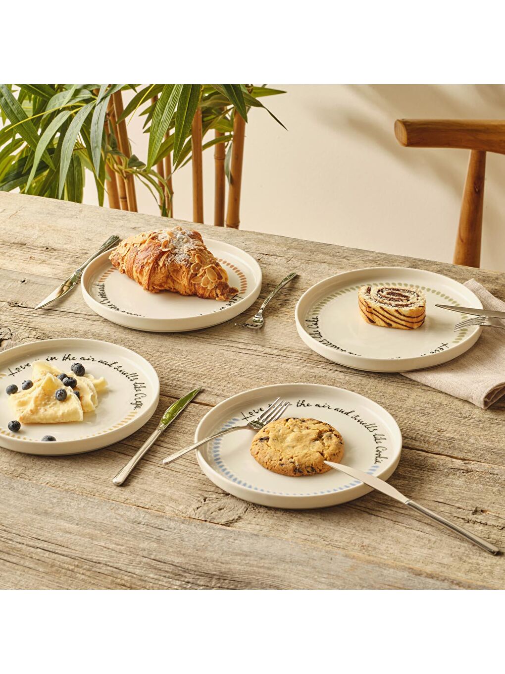 Karışık Smells Porselen Pasta Tabağı 4'lü