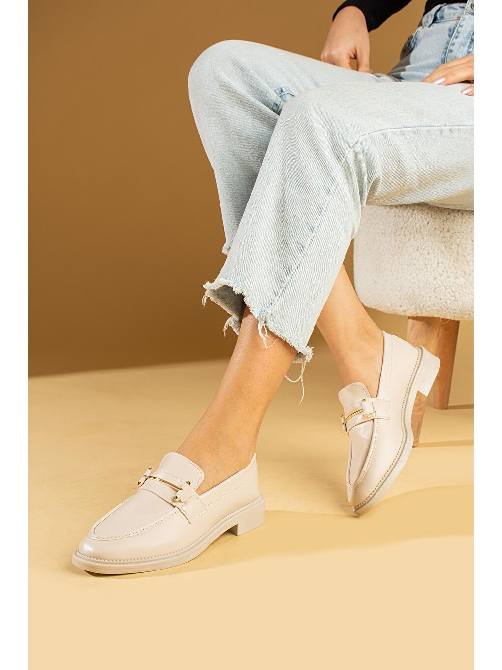 Bej Metal Aksesuarlı Rahat Kalıp Kadın Loafer Ayakkabı 024-786-24-2