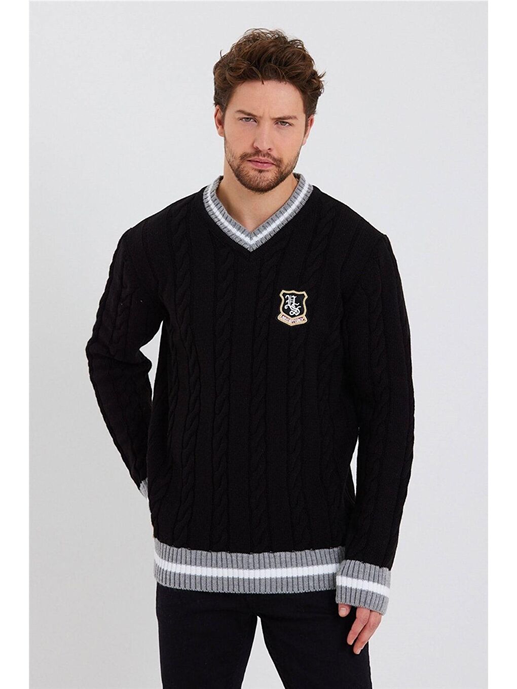 Siyah Erkek Lacivert V Yaka Örgü Desenli Nakışlı Triko Kazak