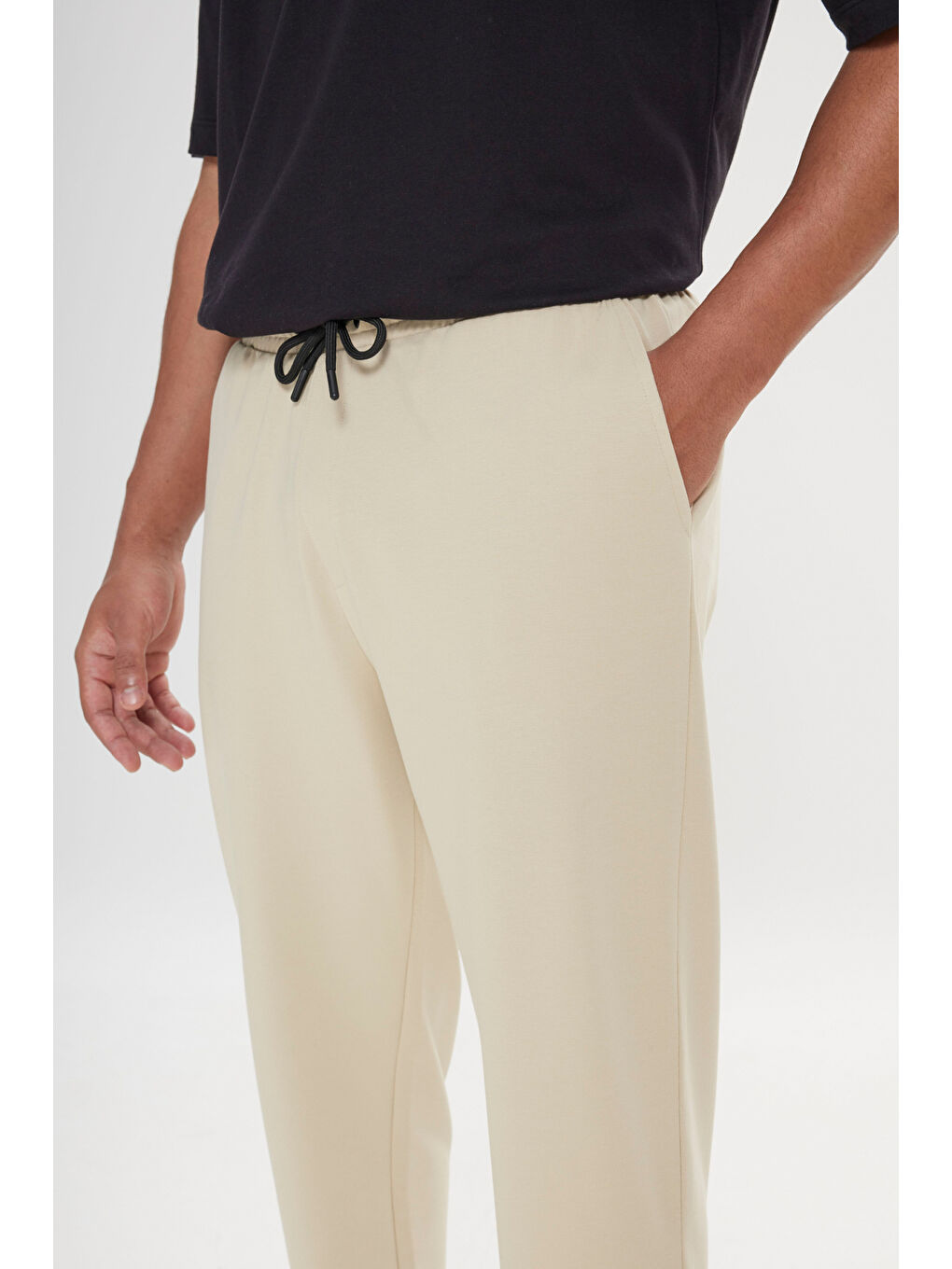 Erkek Bej Standart Fit Beli ve Paçası Lastikli Rahat Spor Eşofman Altı-3