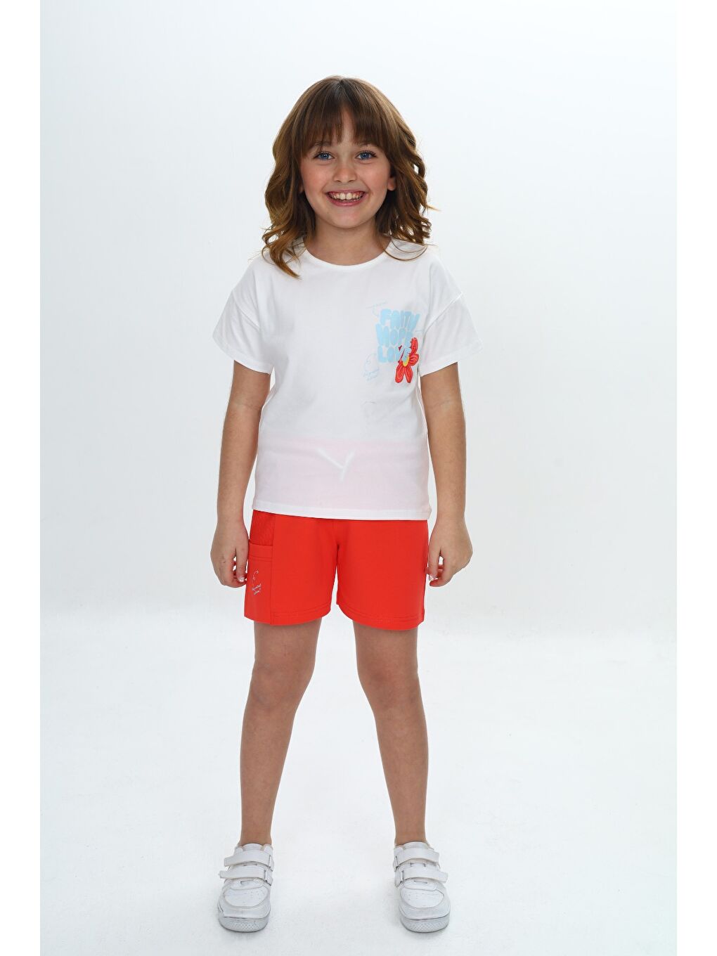 Kırmızı Kız Çocuk Göğsü Çiçek Yazı Baskılı Şortlu Takım