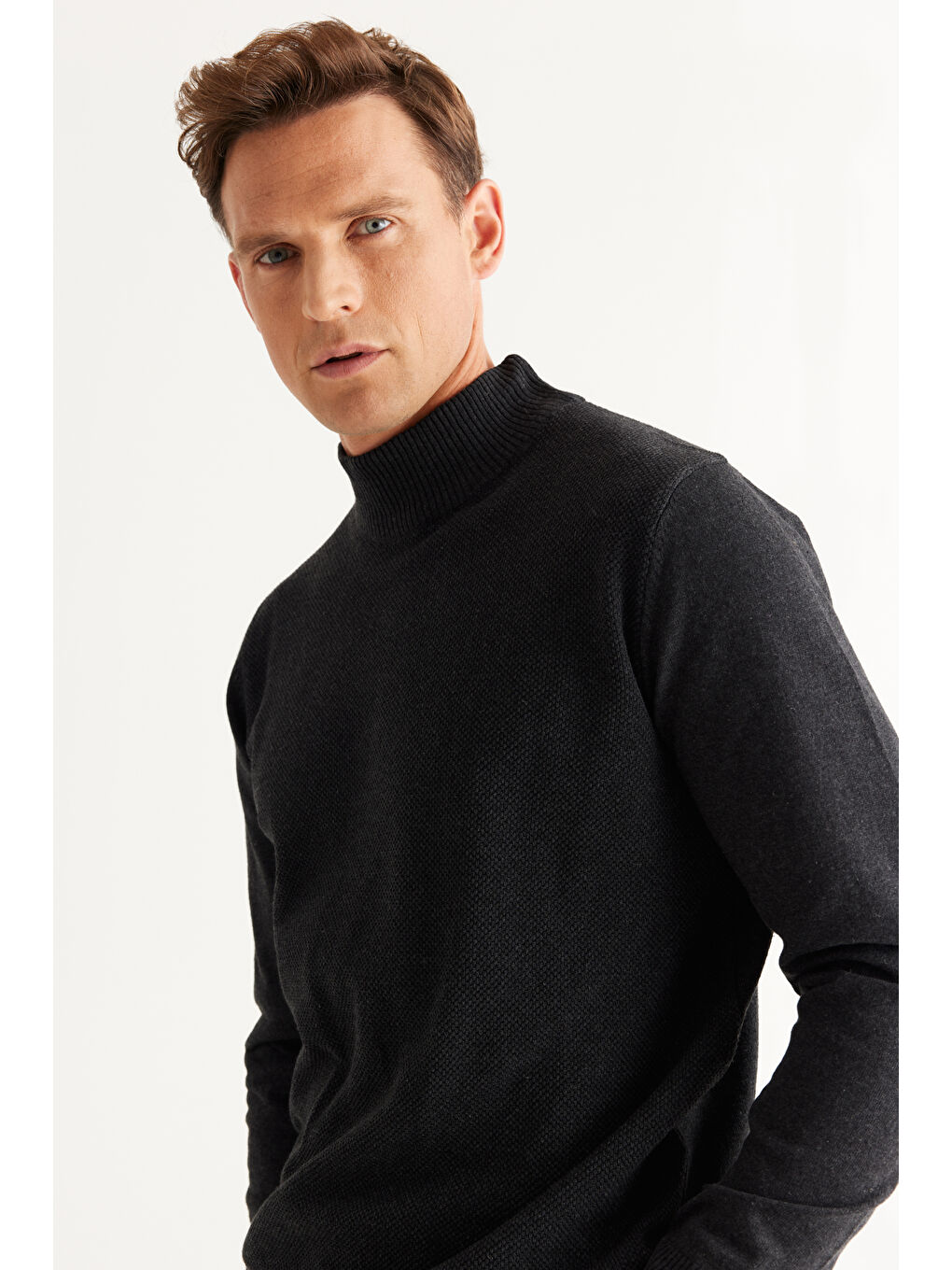 Erkek Antrasit Standart Fit Normal Kesim Yarım Balıkçı Yaka Pamuklu Triko-2