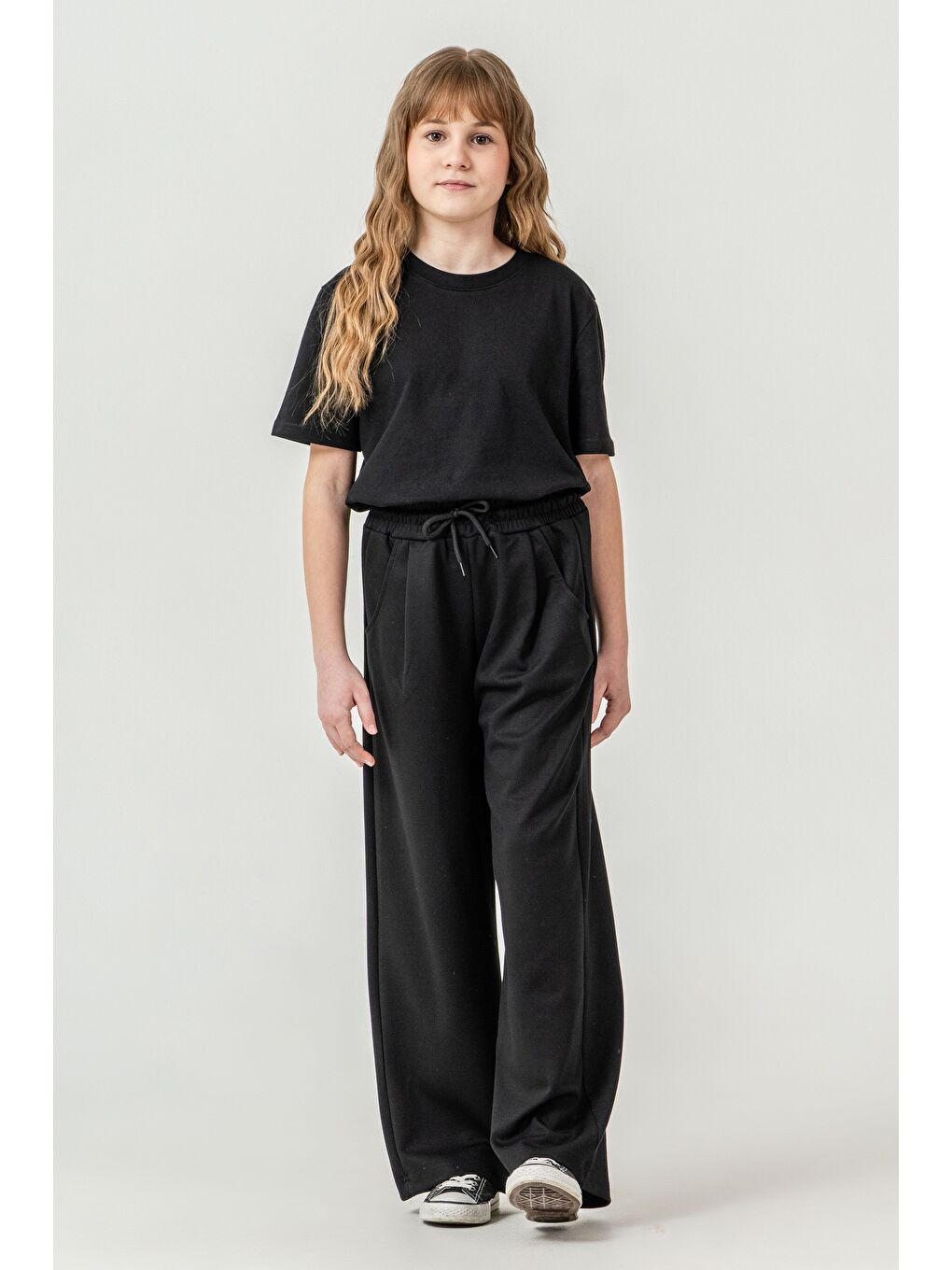 Siyah Ön Pileli Kız Çocuk Eşofman Altı