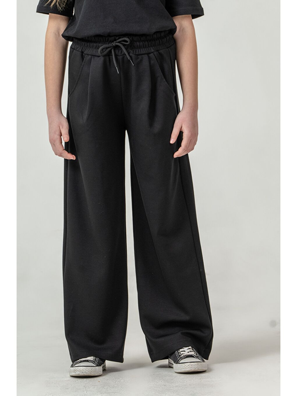 Siyah Ön Pileli Kız Çocuk Eşofman Altı-1