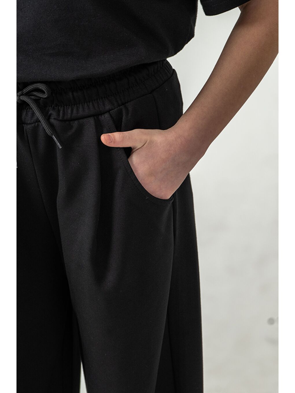 Siyah Ön Pileli Kız Çocuk Eşofman Altı-4