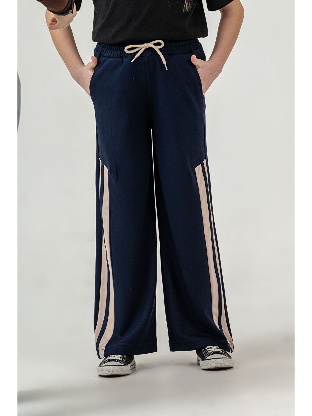 Lacivert Sağ Sol Diz Boyu Garnili Biyeli Kız Çocuk Eşofman Altı-1