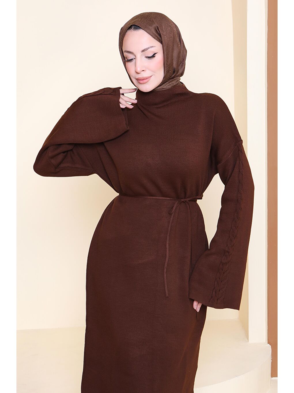 Kahverengi Kolda Örgü Detaylı Triko Elbise Kahve - 27925-KAHVE-2