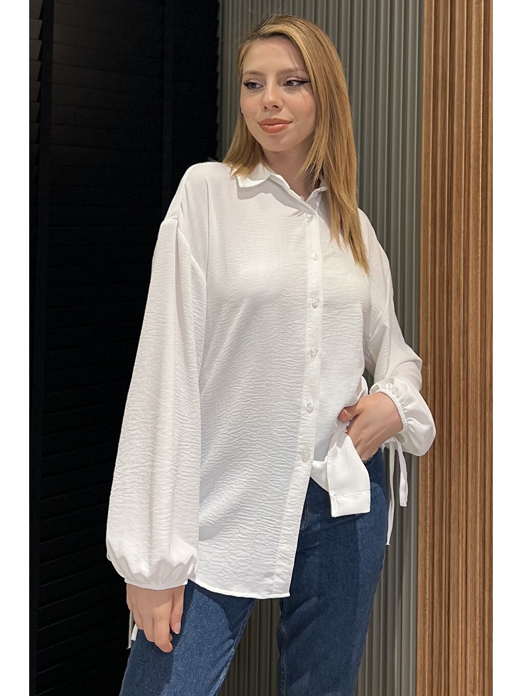 Ekru Yan Büzgülü Bağcıklı Kadın Gömlek