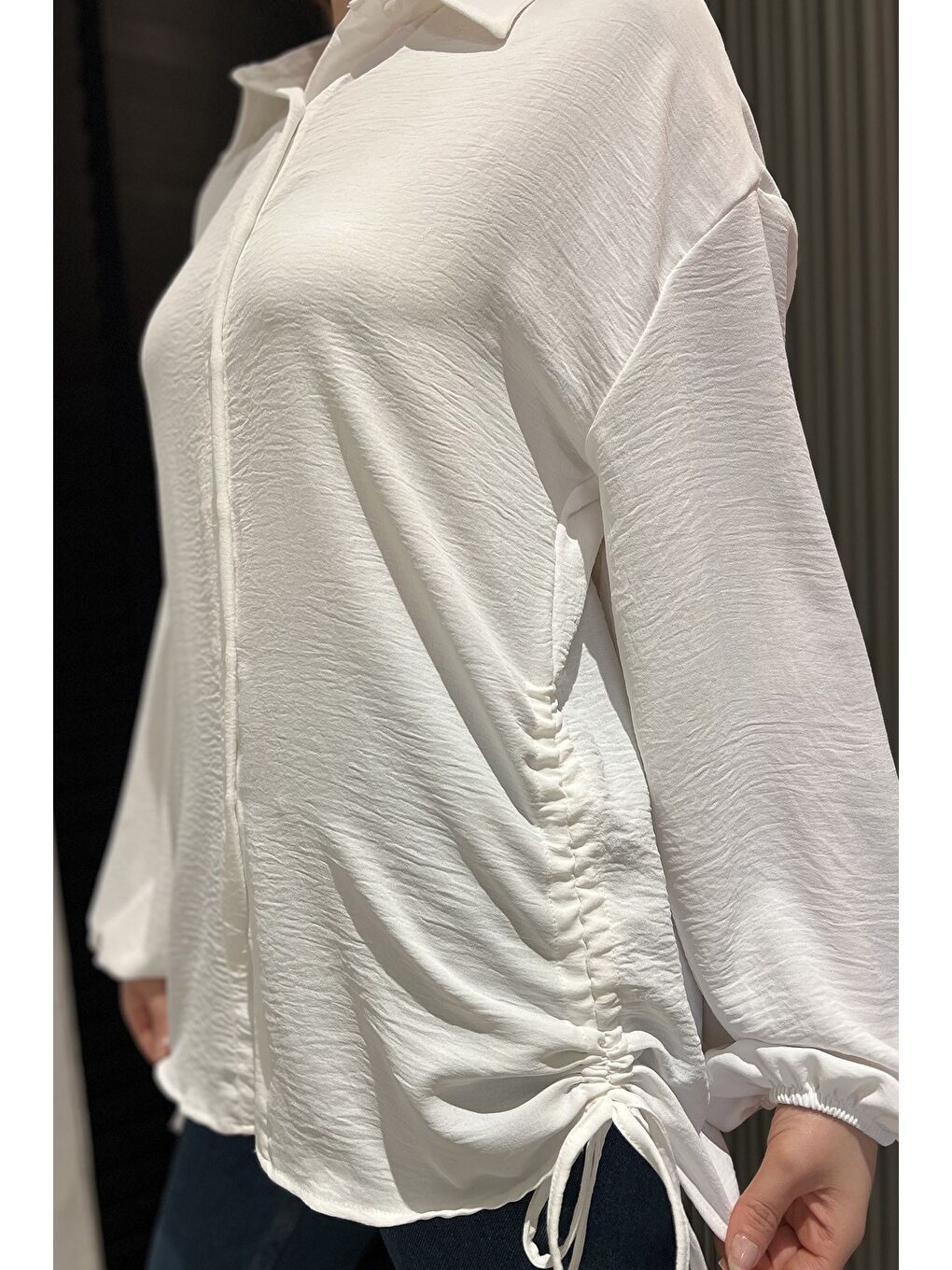 Ekru Yan Büzgülü Bağcıklı Kadın Gömlek-3