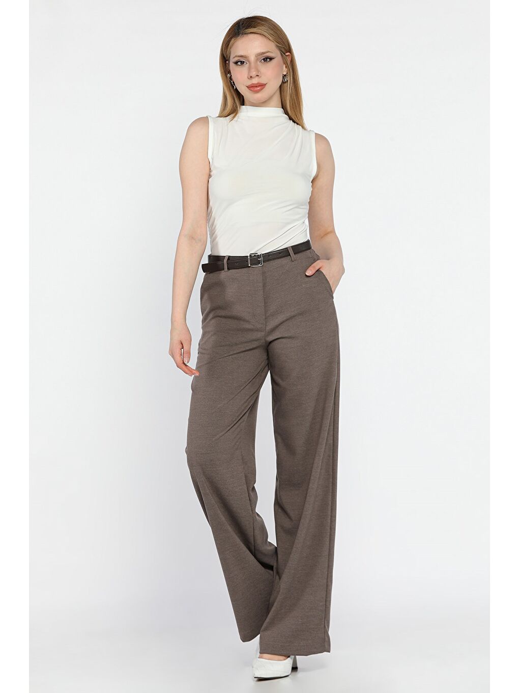 Bej Kadın Kemerli Bol Paça Pantolon-1