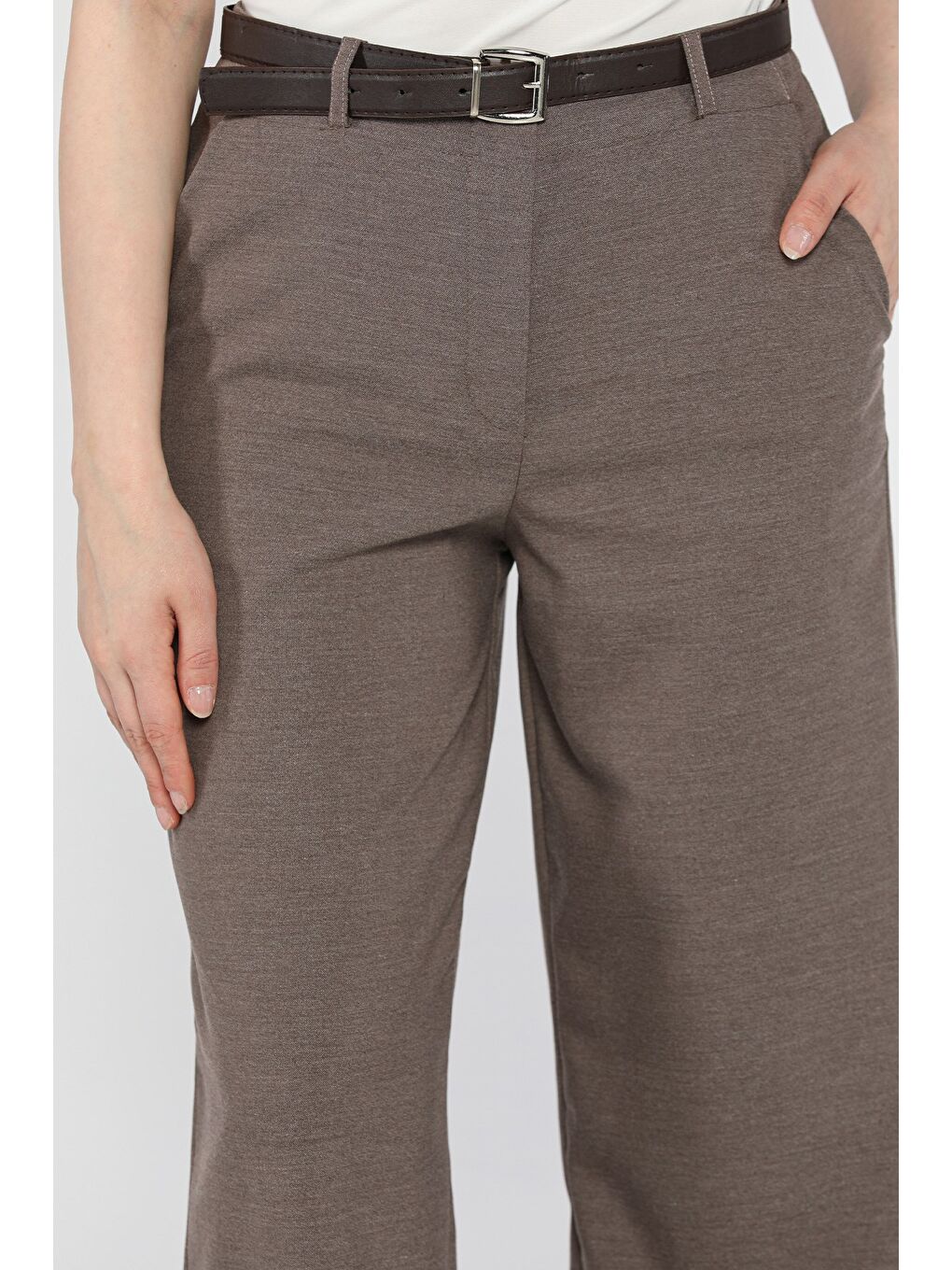 Bej Kadın Kemerli Bol Paça Pantolon-3