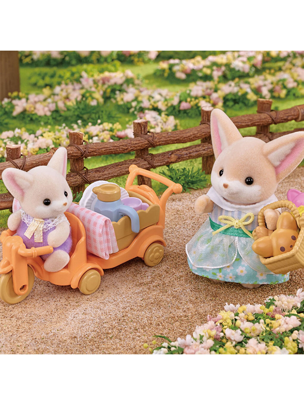 Sylvanian Families Renksiz Piknik Seti - Çöl Tilkisi Kız ve Bebek 5698 - 1