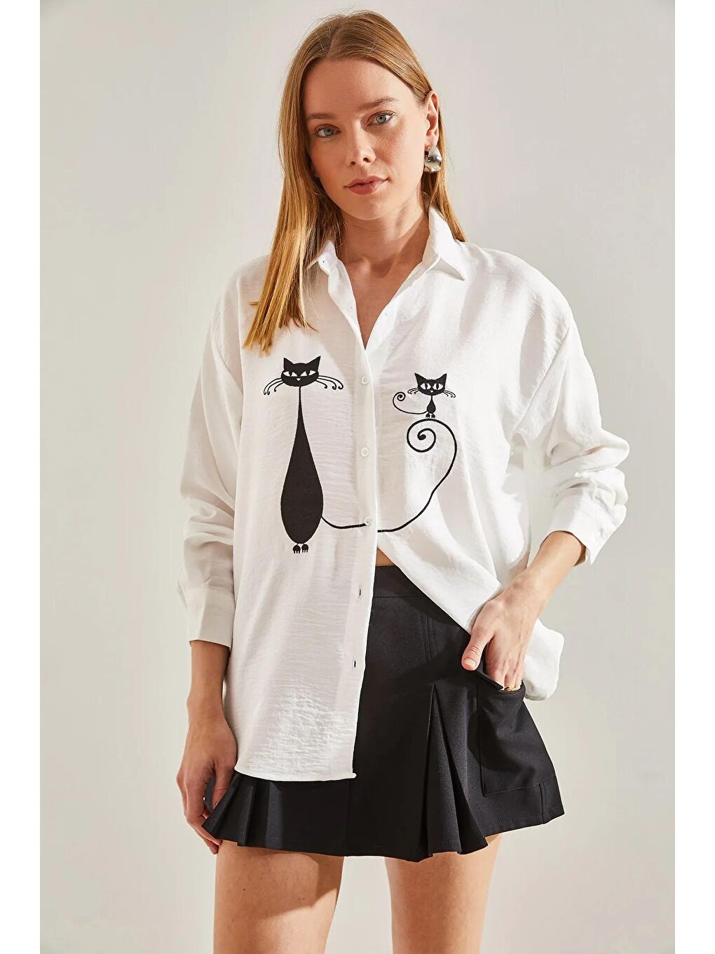 Beyaz Kadın Nakış İşlemeli Keten Görünümlü Gömlek-4