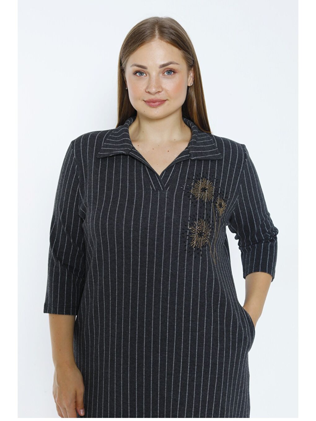 Antrasit Çizgili Kısa Kollu Cepli Taş Detaylı Truvakar Kollu Jakarlı Kadın Büyük Beden Elbise-2