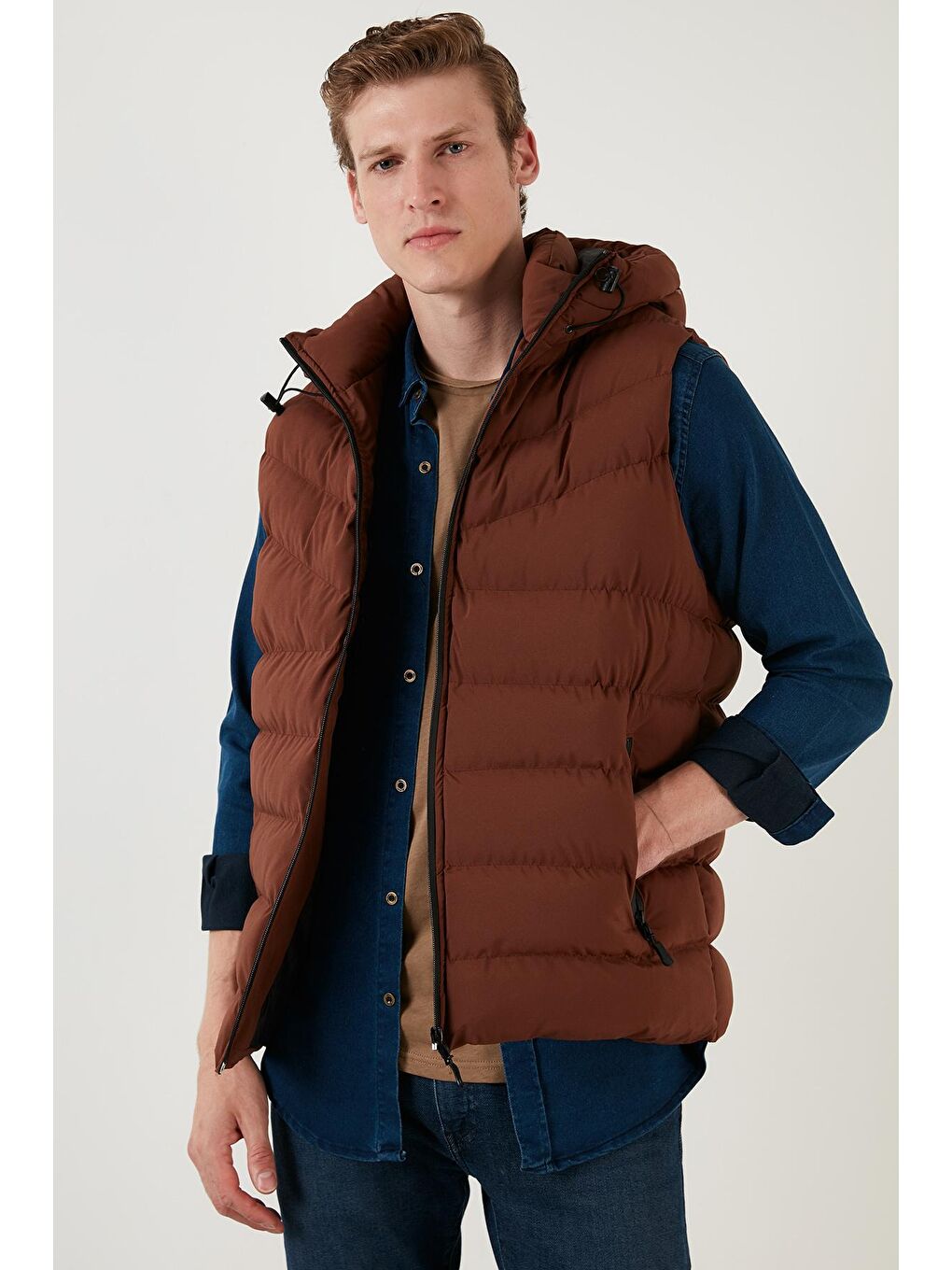 Kahverengi Fermuarlı Slim Fit Kapüşonlu Şişme Yelek 5711451-1