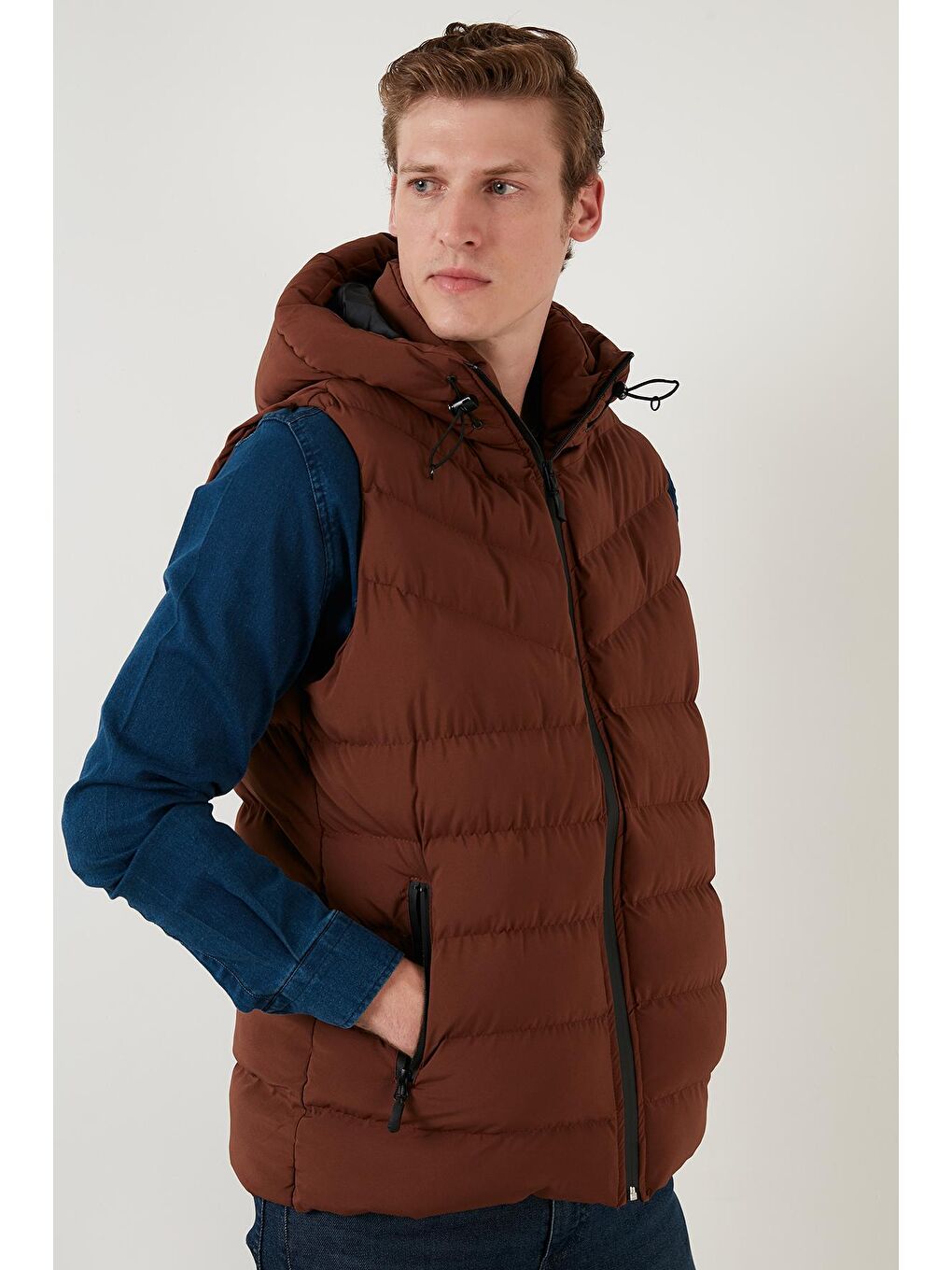 Kahverengi Fermuarlı Slim Fit Kapüşonlu Şişme Yelek 5711451-2