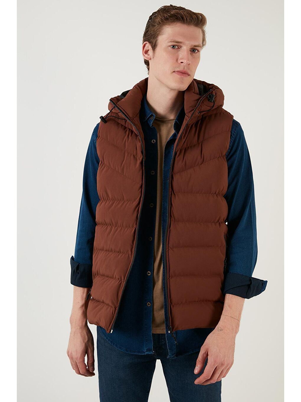 Kahverengi Fermuarlı Slim Fit Kapüşonlu Şişme Yelek 5711451-3