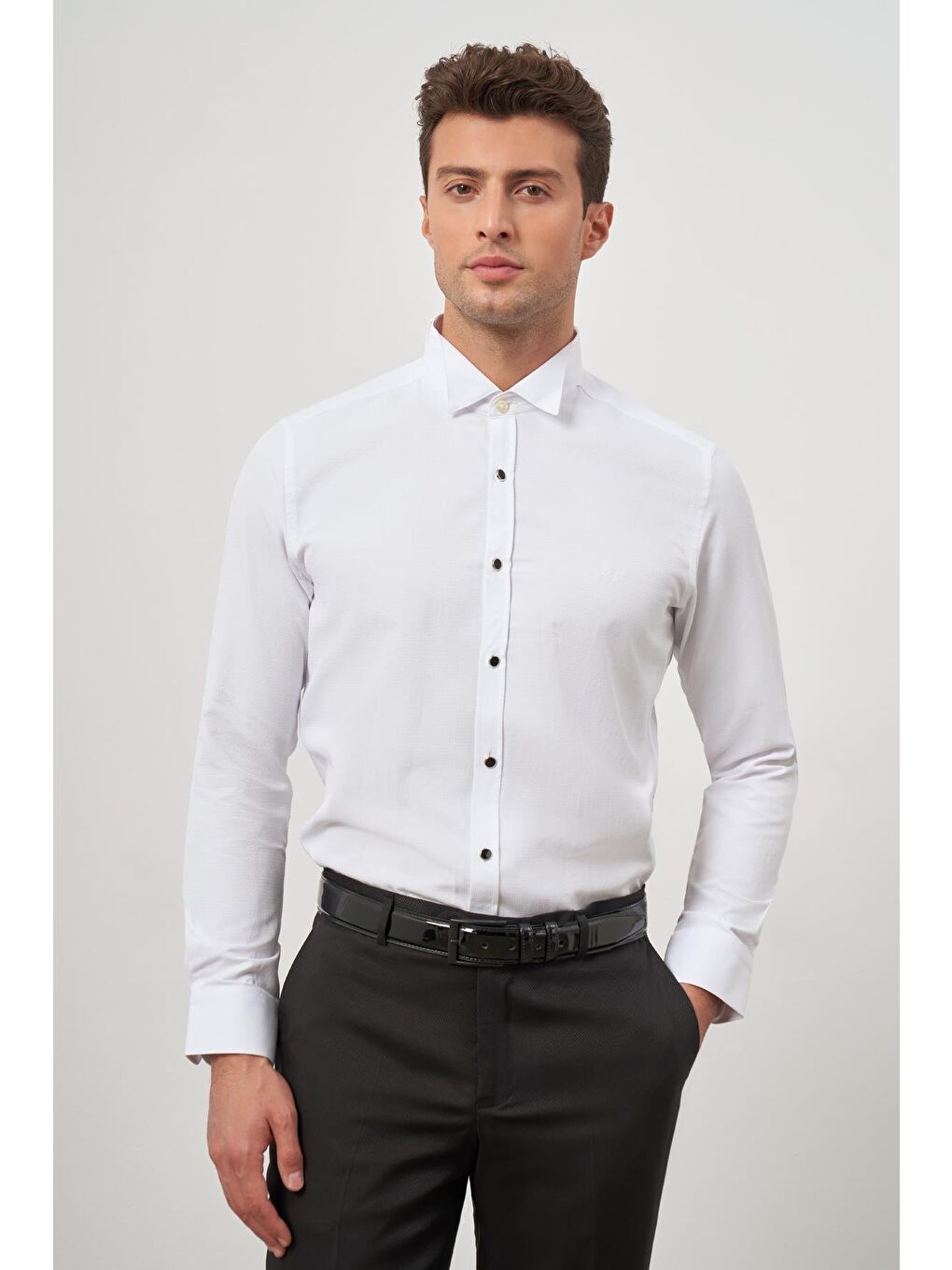 Beyaz Uzun Kol Kendinden Armürlü Ata Yaka Cepsiz Pamuklu Ceremony Slim Fit Gömlek 1004240331