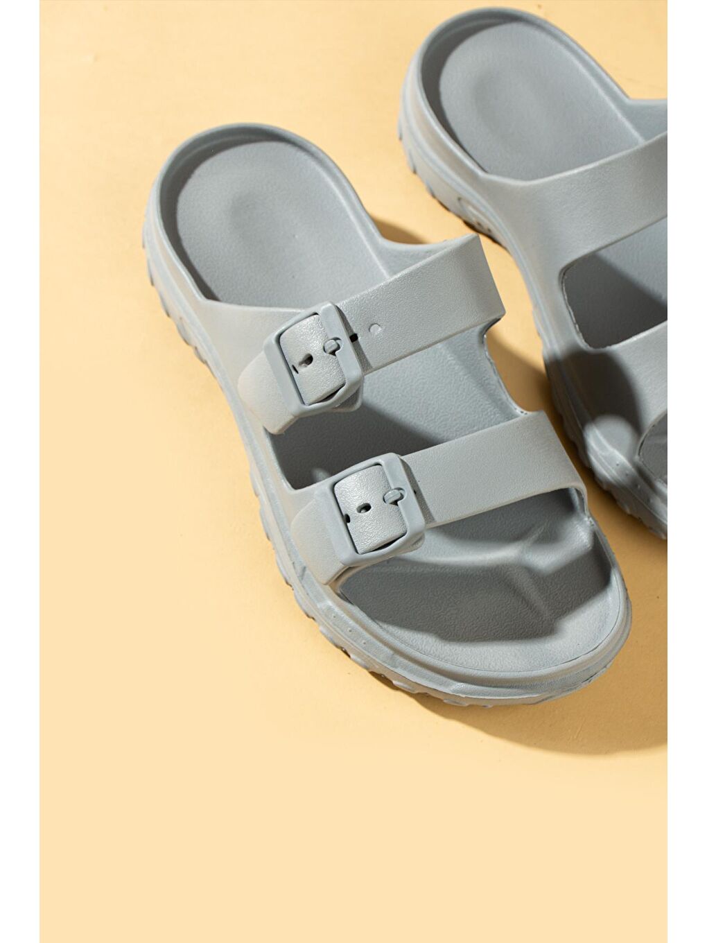 Gri Önü Açık Kaymaz Taban Çift Tokalı Eva Erkek Terlik KY24-110M-2