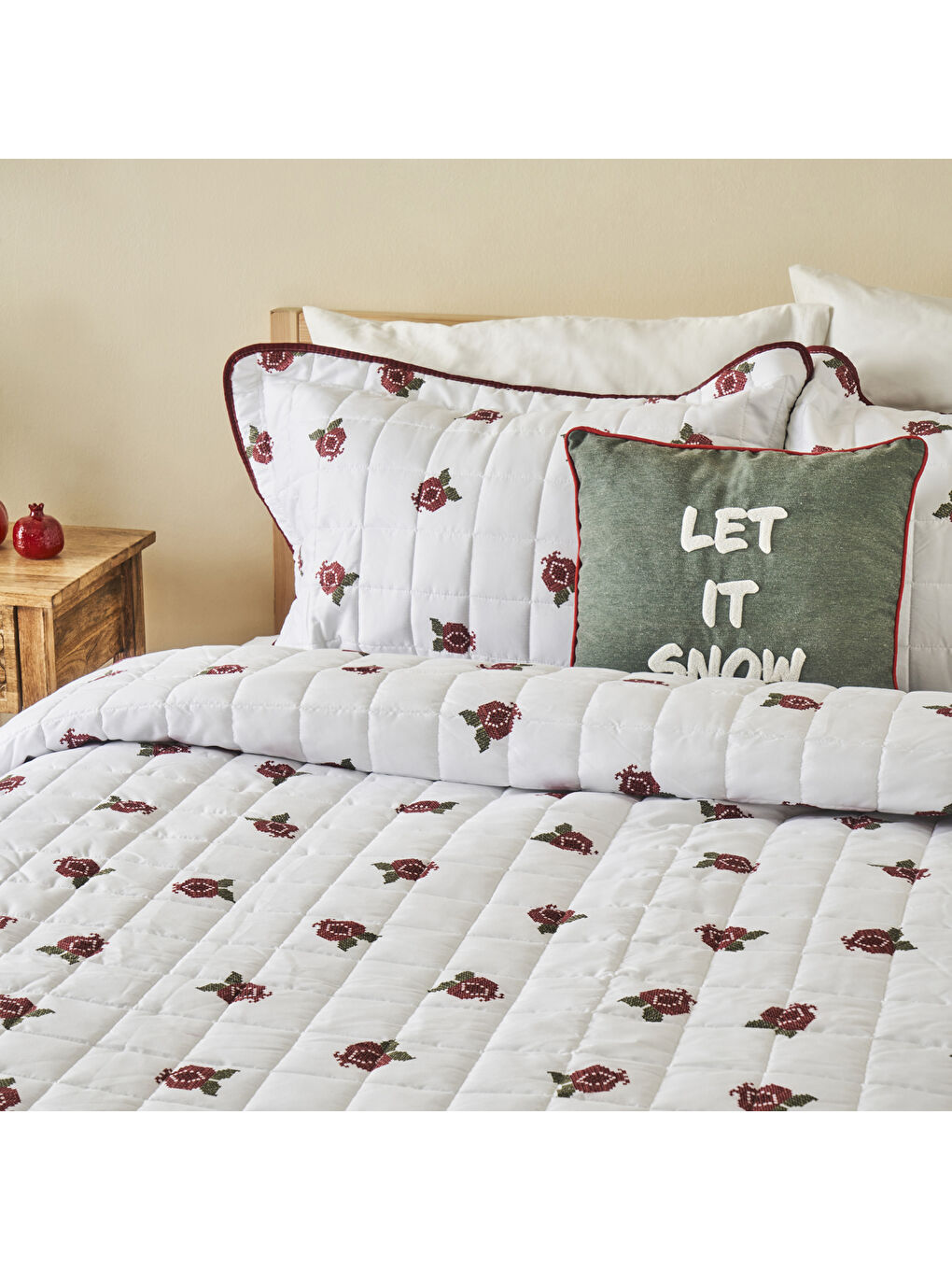 Jolly Kapitoneli Çok Amaçlı Çift Kişilik Yatak Örtüsü Seti Kırmızı-Beyaz (240x220)-1