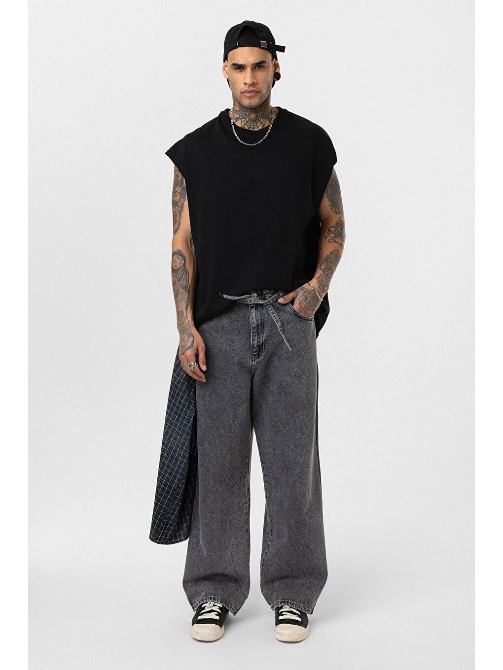 Kemer Detaylı Şeritli Baggy Jean Gri