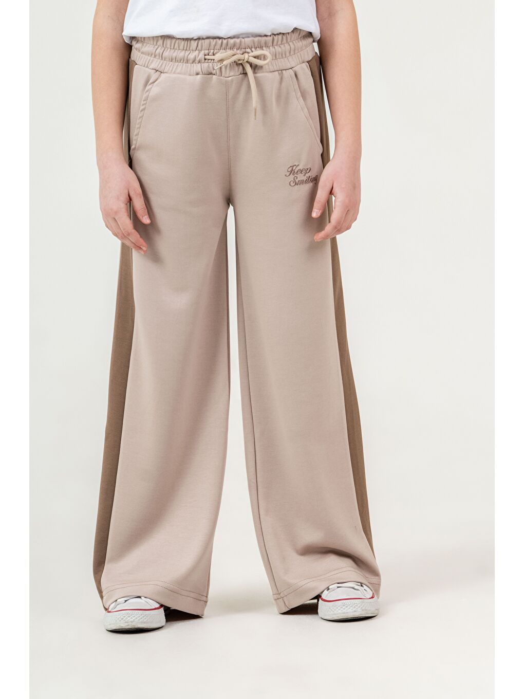 Bej Keep Smiling Nakışlı Yanlar Garnili Kız Çocuk Eşofman Altı-1