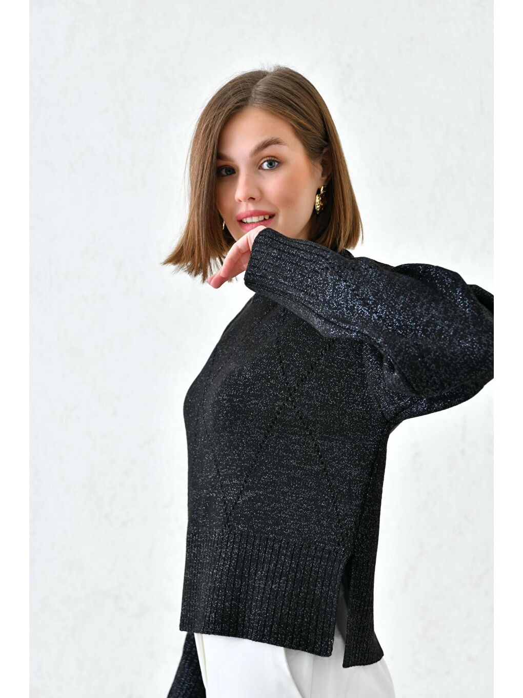 Siyah Bisiklet Yaka Yanları Yırtmaçlı Simli Triko Kazak-1