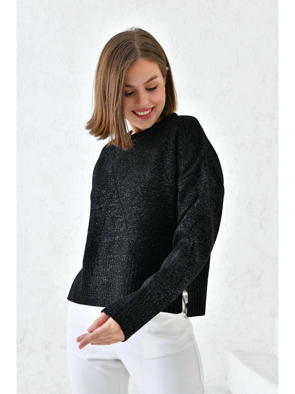 Siyah Bisiklet Yaka Yanları Yırtmaçlı Simli Triko Kazak-2