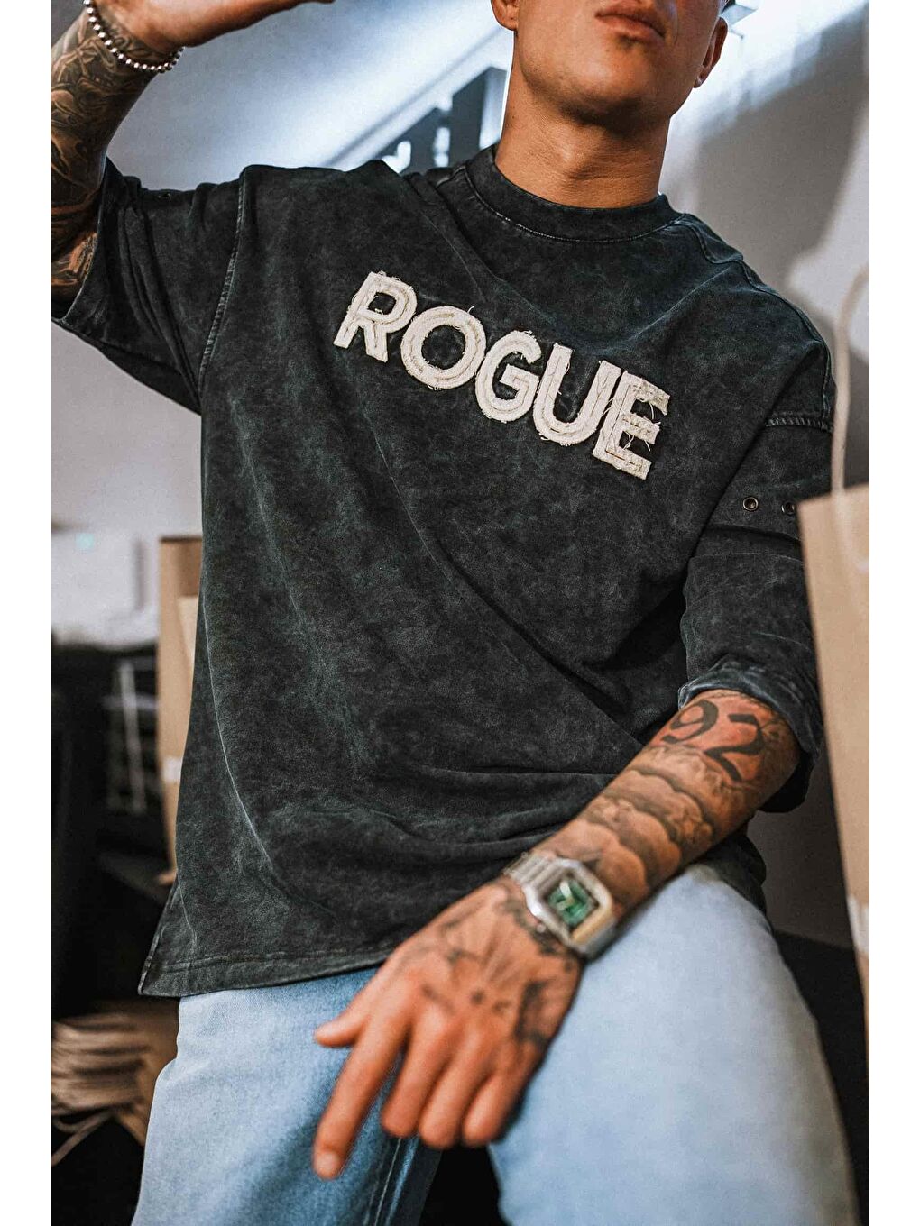 Erkek Yıkamalı Nakışlı Oversize Tişört Siyah-1