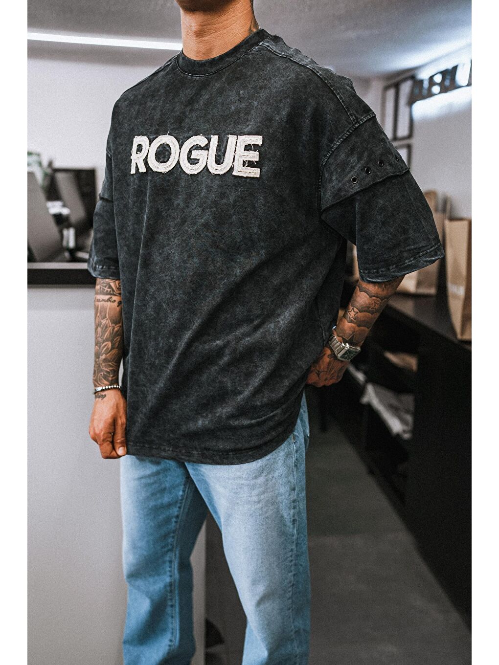 Erkek Yıkamalı Nakışlı Oversize Tişört Siyah-2