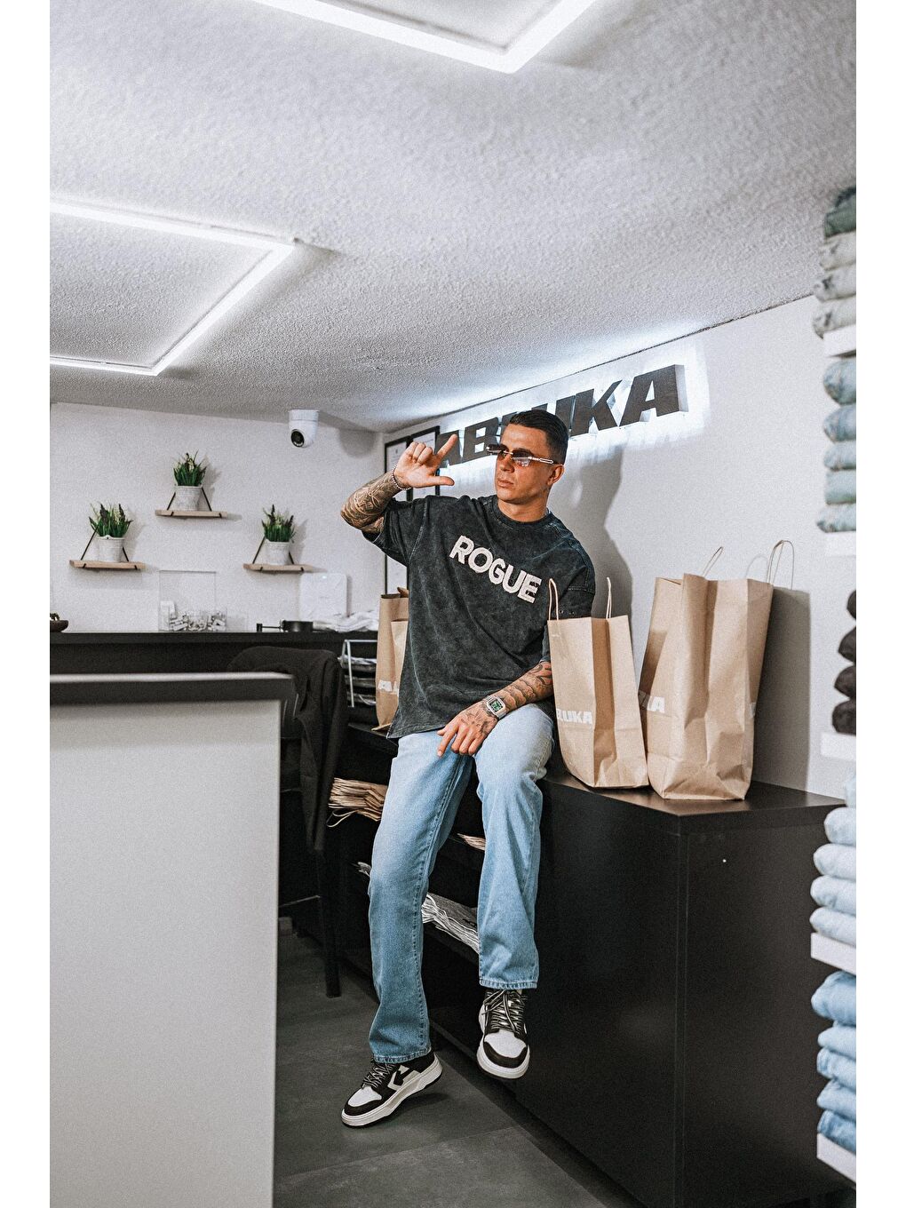 Erkek Yıkamalı Nakışlı Oversize Tişört Siyah-4