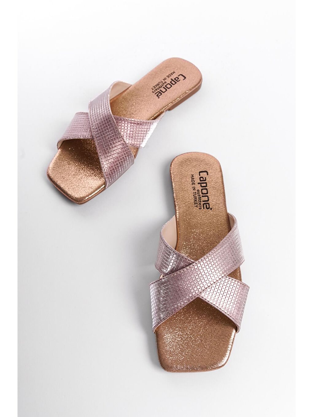 Pembe Kadın Terlik-3