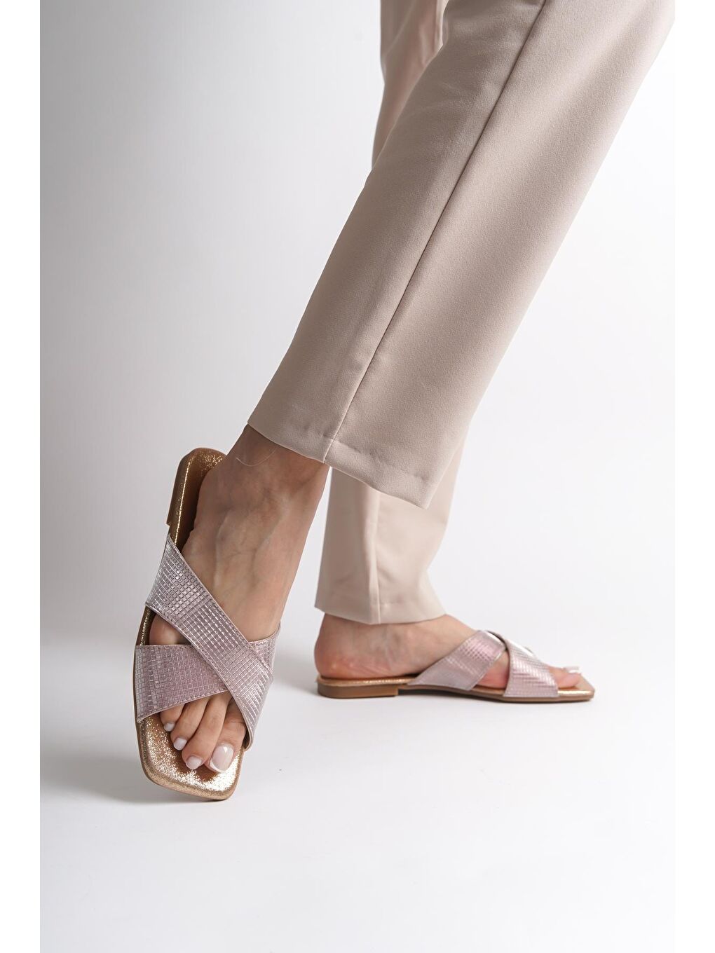 Pembe Kadın Terlik-4