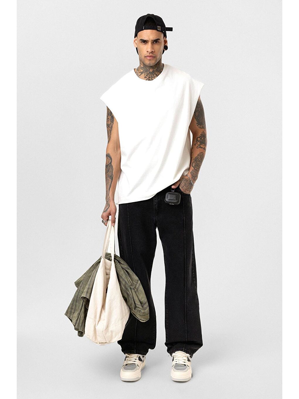 Dikiş Detaylı Relaxed Fit Jean Siyah