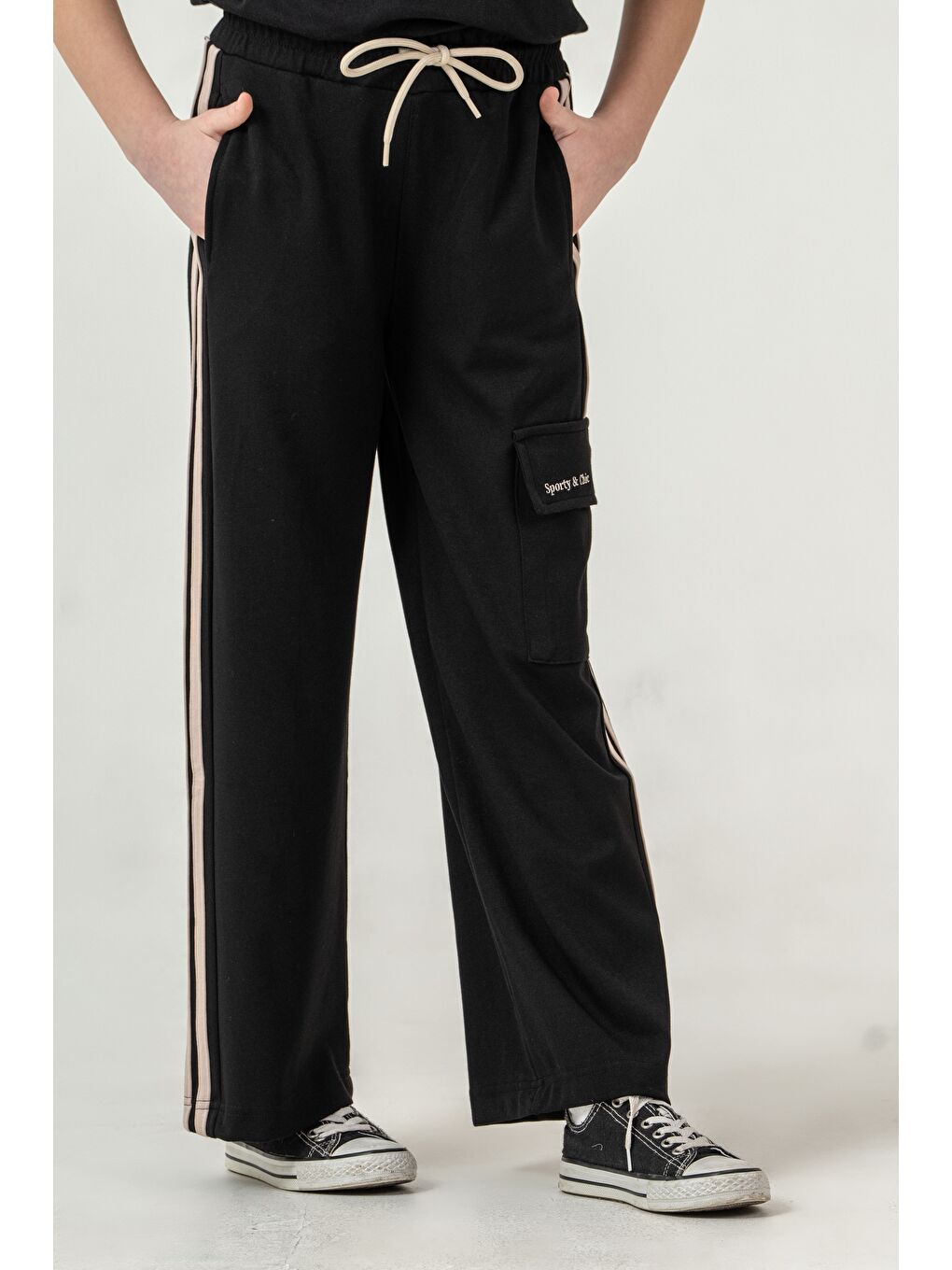 Siyah Kargo Cepli Cep Kapağı Sporty & Chic Nakışlı Yanlar Biye Şeritli Kız Çocuk Eşofman Altı-2