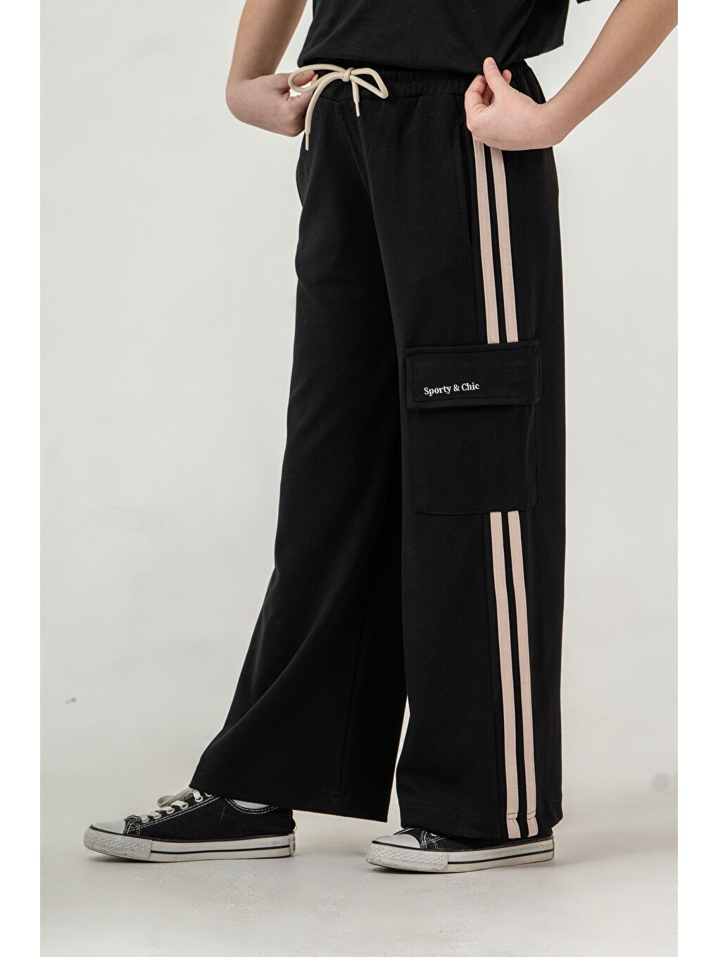 Siyah Kargo Cepli Cep Kapağı Sporty & Chic Nakışlı Yanlar Biye Şeritli Kız Çocuk Eşofman Altı-3