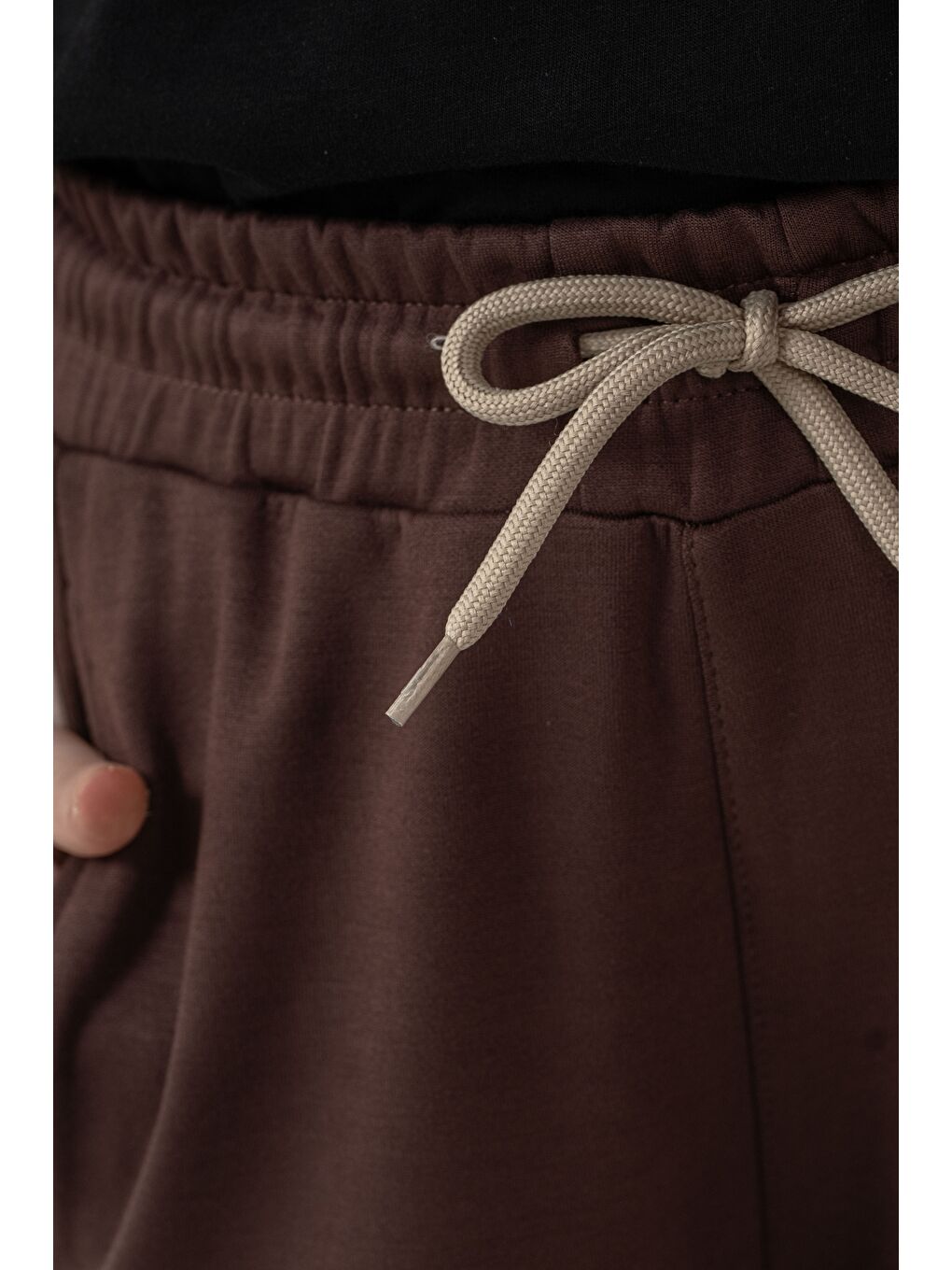 Kahverengi Kargo Cepli Cep Kapağı Sporty & Chic Nakışlı Yanlar Biye Şeritli Kız Çocuk Eşofman Altı-4