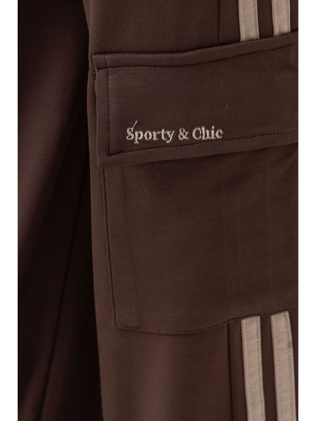 Kahverengi Kargo Cepli Cep Kapağı Sporty & Chic Nakışlı Yanlar Biye Şeritli Kız Çocuk Eşofman Altı-5