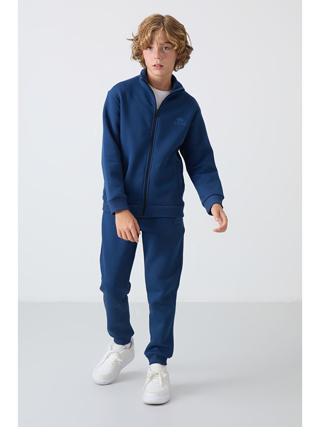 Lacivert Parlament Pamuklu Kalın İçi Tüylü Yumuşak Dokulu Standart Fit Nakışlı Erkek Çocuk Eşofman Takım - 1-2