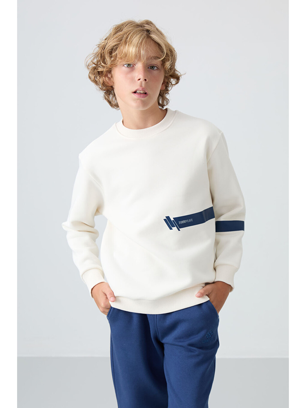 Ekru Pamuklu Kalın İçi Tüylü Yumuşak Dokulu Standart Fit Baskılı Erkek Çocuk sweatshirt - 11238-1