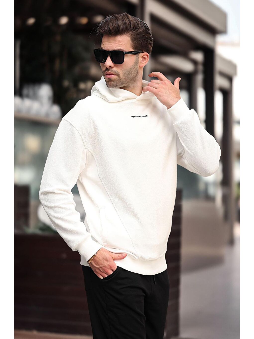 Ekru Kapüşonlu Cep Detaylı Nakışlı  Erkek Hoodie