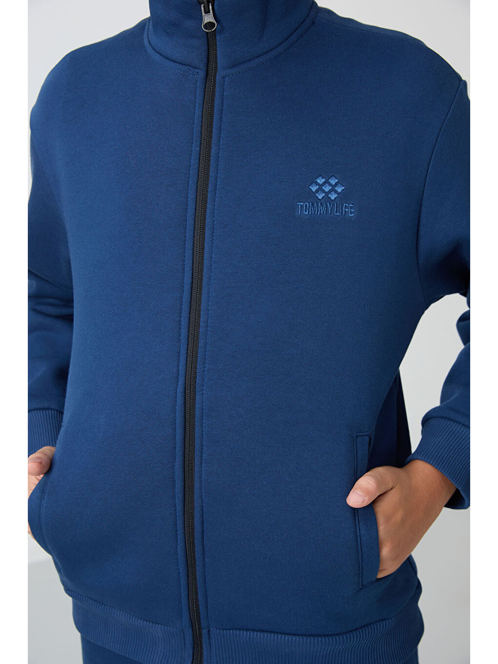 Lacivert Parlament Pamuklu Kalın İçi Tüylü Yumuşak Dokulu Standart Fit Nakışlı Erkek Çocuk Eşofman Takım - 1-4