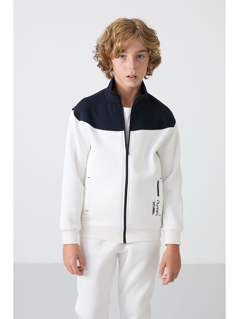 Ekru Pamuklu Kalın İçi Tüylü Yumuşak Dokulu Standart Fit Nakışlı Erkek Çocuk Eşofman Takım - 11240-1