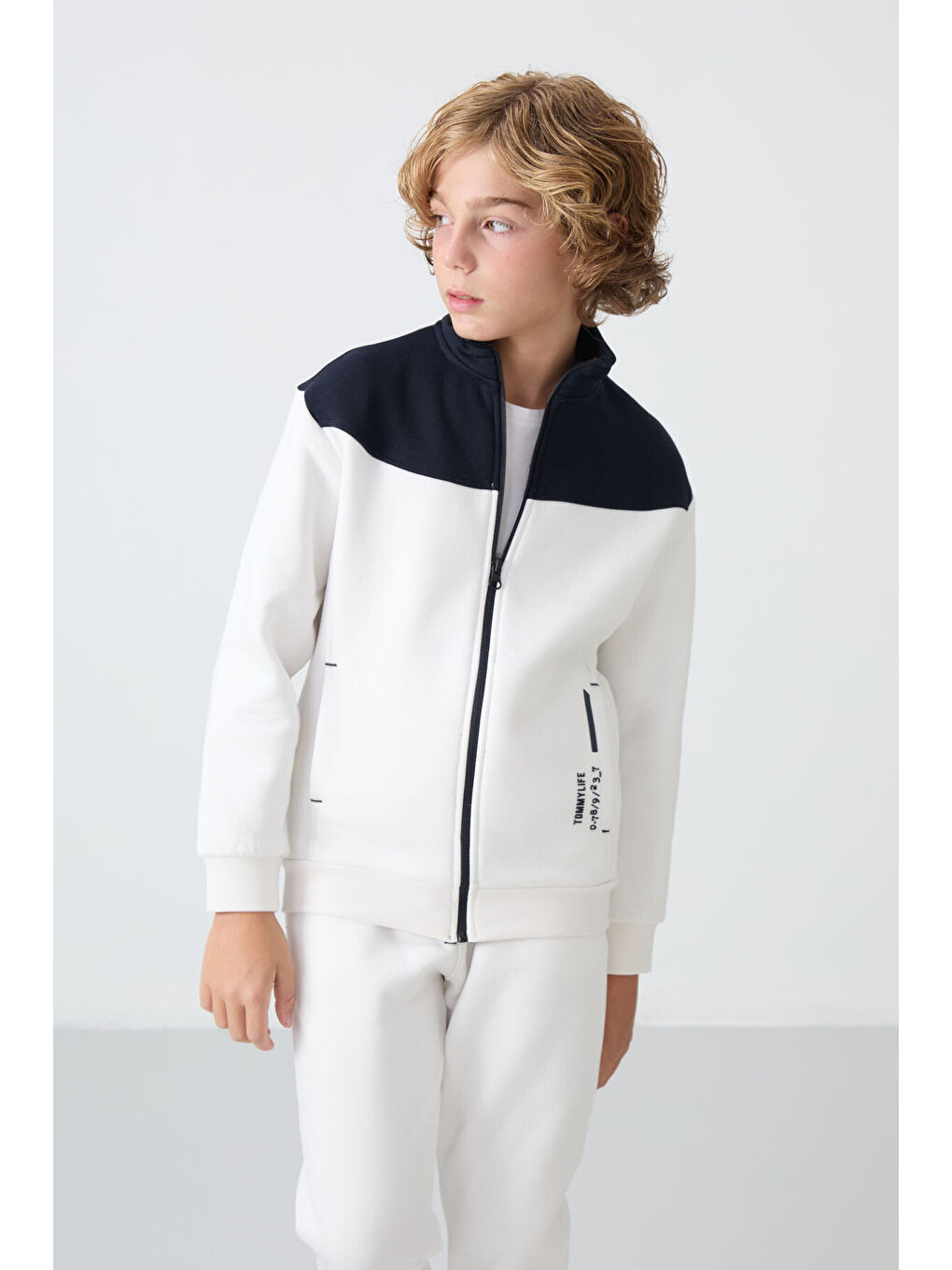 Ekru Pamuklu Kalın İçi Tüylü Yumuşak Dokulu Standart Fit Nakışlı Erkek Çocuk Eşofman Takım - 11240-4