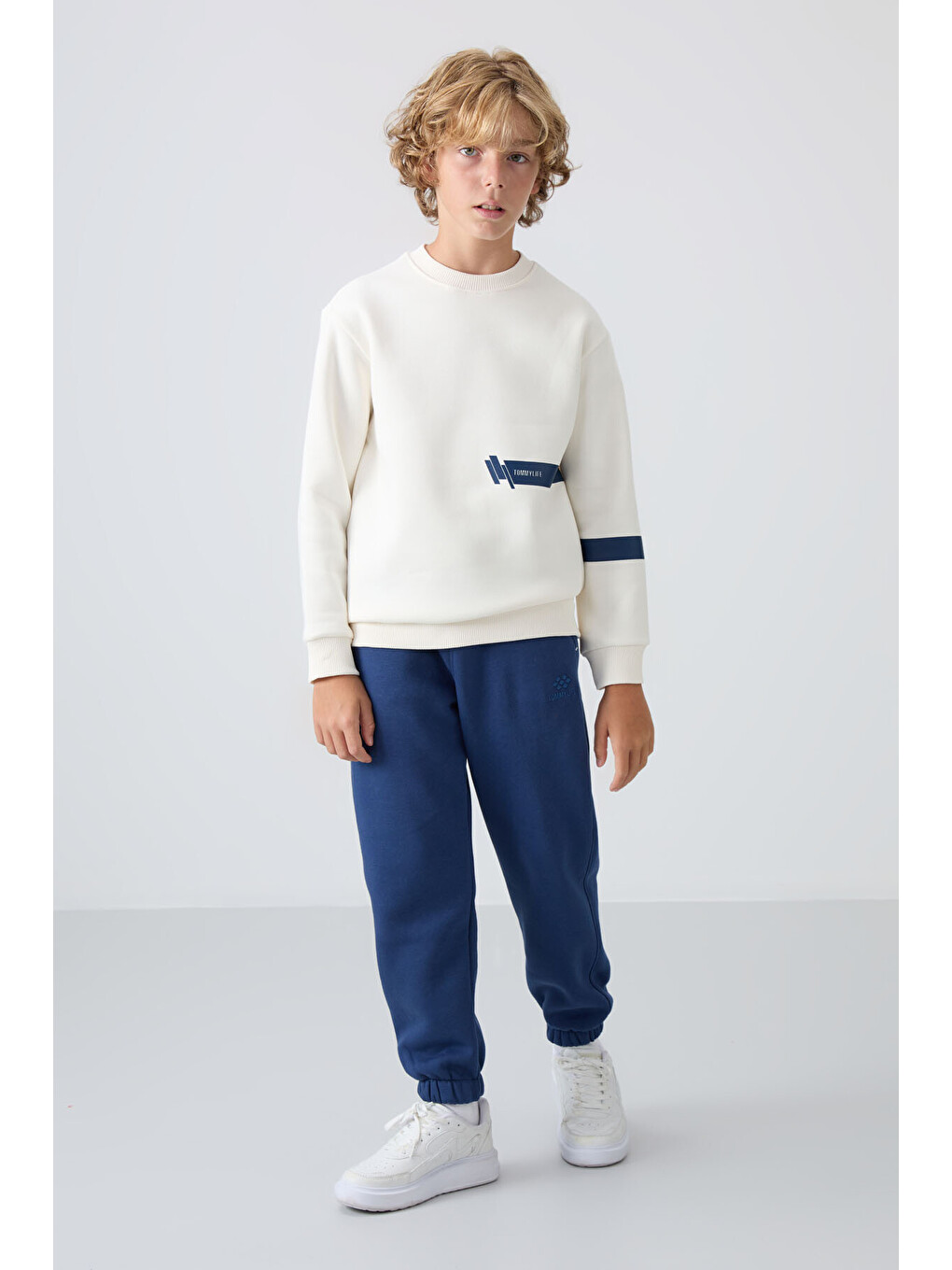 Ekru Pamuklu Kalın İçi Tüylü Yumuşak Dokulu Standart Fit Baskılı Erkek Çocuk sweatshirt - 11238-3