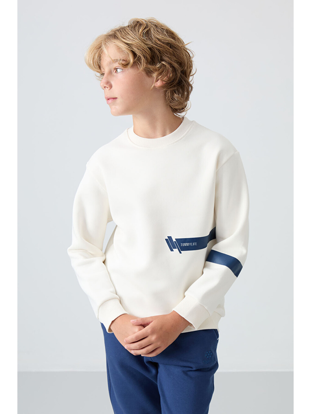 Ekru Pamuklu Kalın İçi Tüylü Yumuşak Dokulu Standart Fit Baskılı Erkek Çocuk sweatshirt - 11238