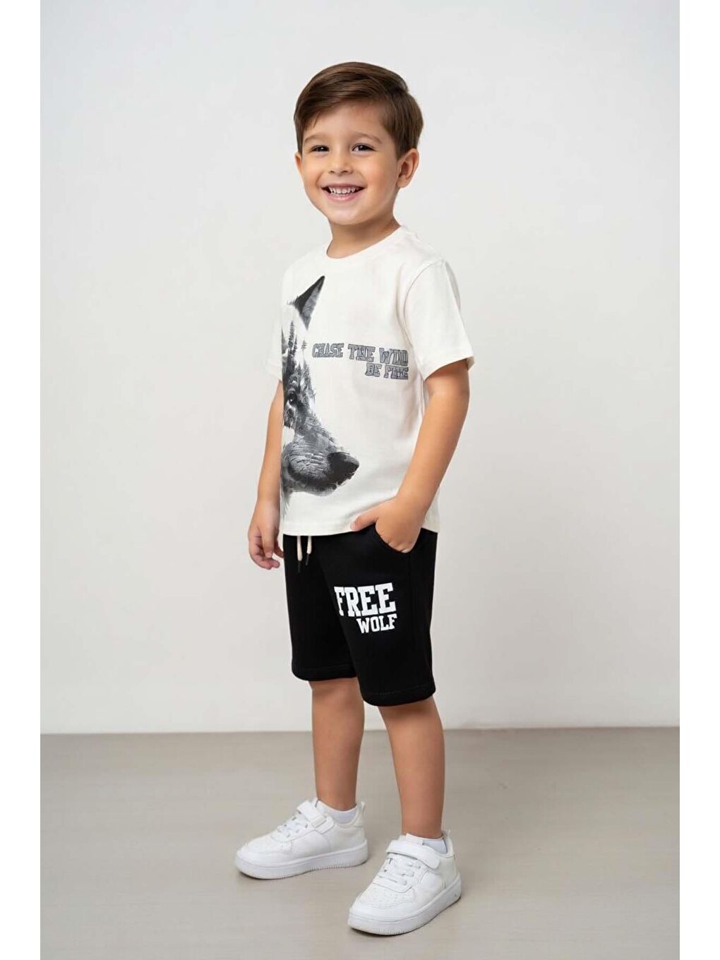 Erkek Çocuk Detaylı Üzeri Wolf Yazı Baskılı Siyah Şortlu Takım-2