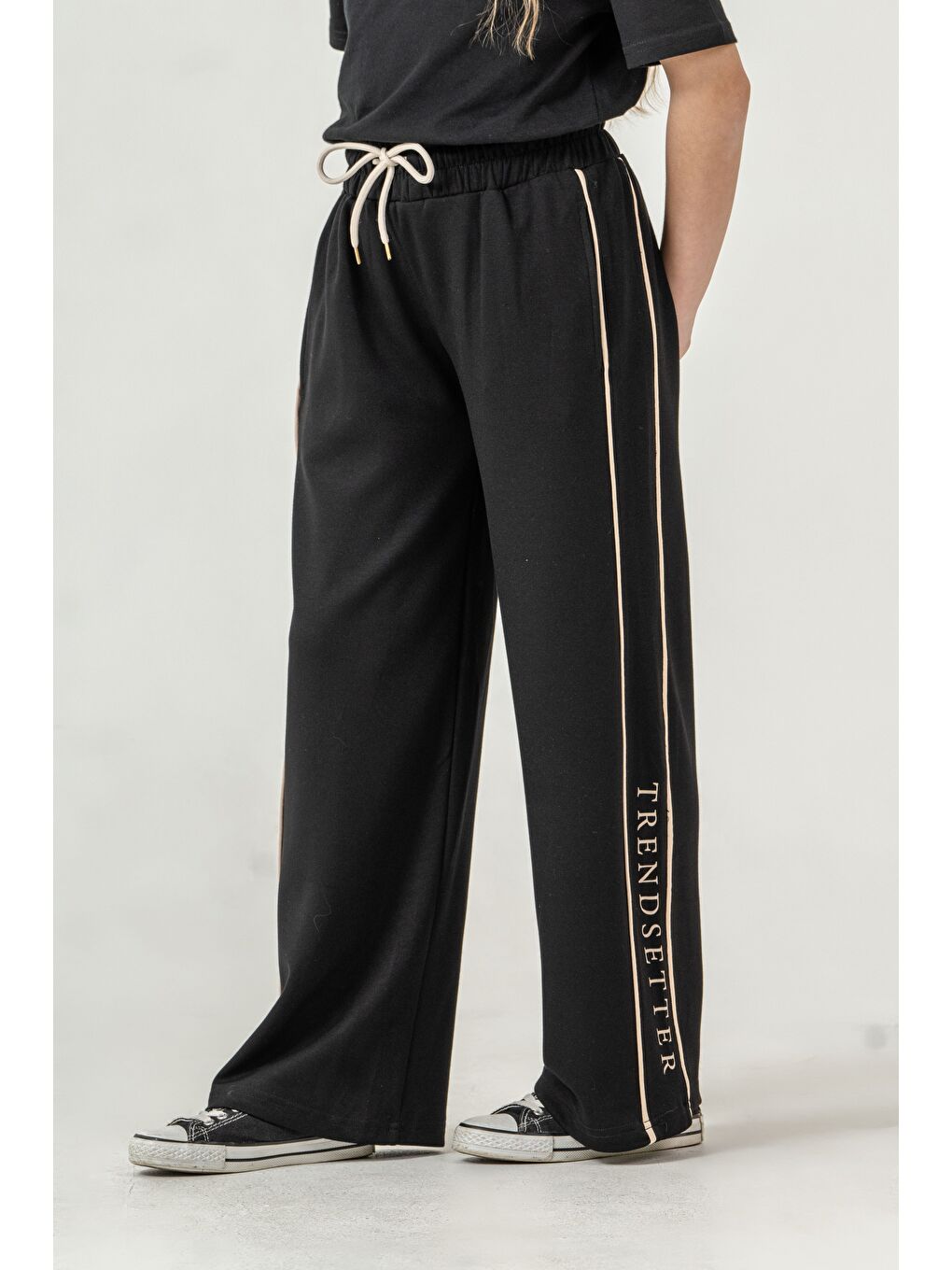 Siyah Sol Garni Parça Trendsetter Baskılı Bol Paçalı Kız Çocuk Eşofman Altı-3